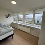 Charming House For 11 Persons In With Luxury Rooftop Deck & Free Parking Villa *