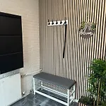 Charming House For 11 Persons In With Luxury Rooftop Deck & Free Parking