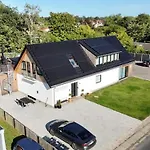Charming House For 11 Persons In With Luxury Rooftop Deck & Free Parking Odense