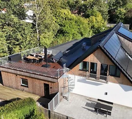 Charming House For 11 Persons In With Luxury Rooftop Deck & Free Parking 别墅