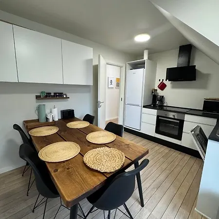 Charming House For 11 Persons In With Luxury Rooftop Deck & Free Parking Villa *