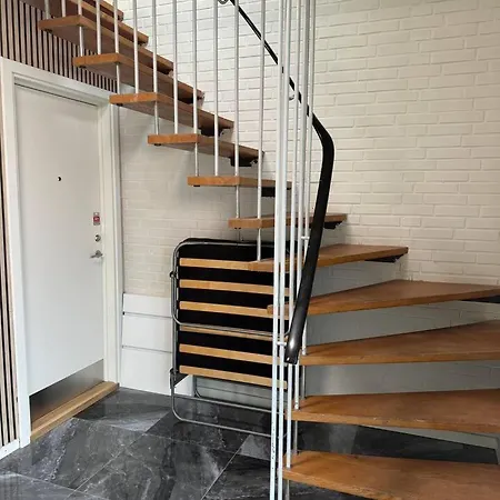 Charming House For 11 Persons In With Luxury Rooftop Deck & Free Parking 别墅