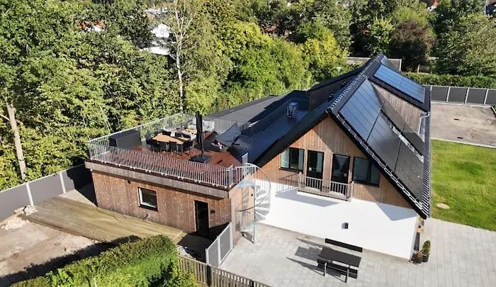 Charming House For 11 Persons In With Luxury Rooftop Deck & Free Parking Villa