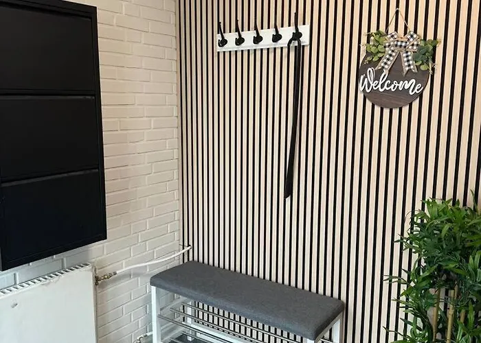 Charming House For 11 Persons In With Luxury Rooftop Deck & Free Parking