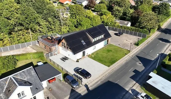 Villa Charming House For 11 Persons In With Luxury Rooftop Deck & Free Parking Odense