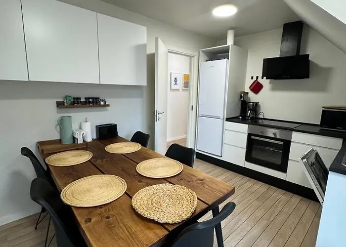 Charming House For 11 Persons In With Luxury Rooftop Deck & Free Parking Villa *